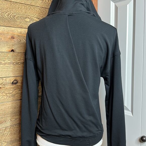 Lululemon Twisted & Tucked Pullover Black hooded Size 4 - Picture 5 of 7
